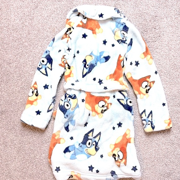 Bluey and Friends Kids Cozy Blue Cartoon Bathrobe Size 5T - Picture 3 of 11